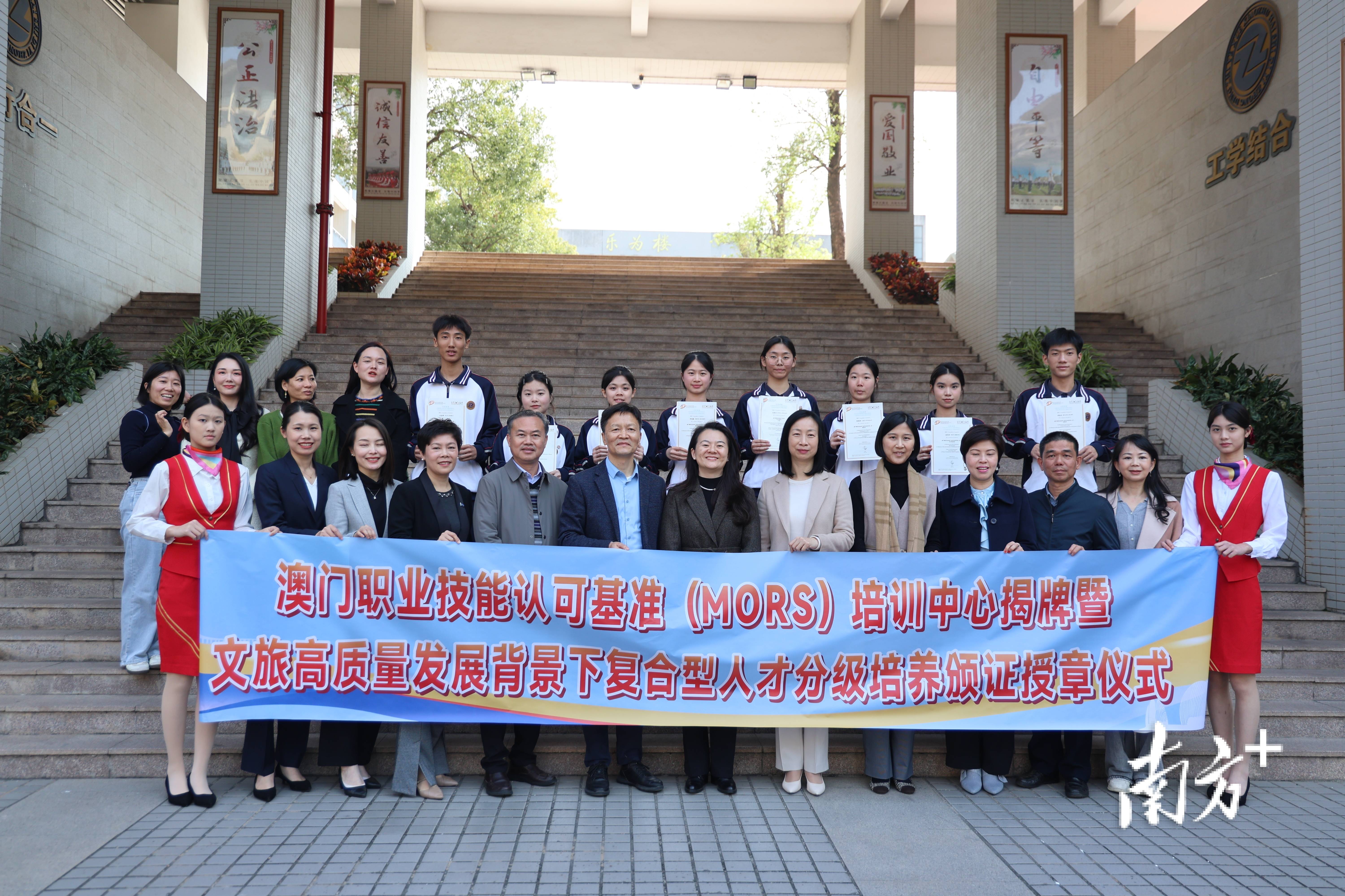 星空体育下载-包含国际合作:多国选手共聚一堂比拼技艺的词条